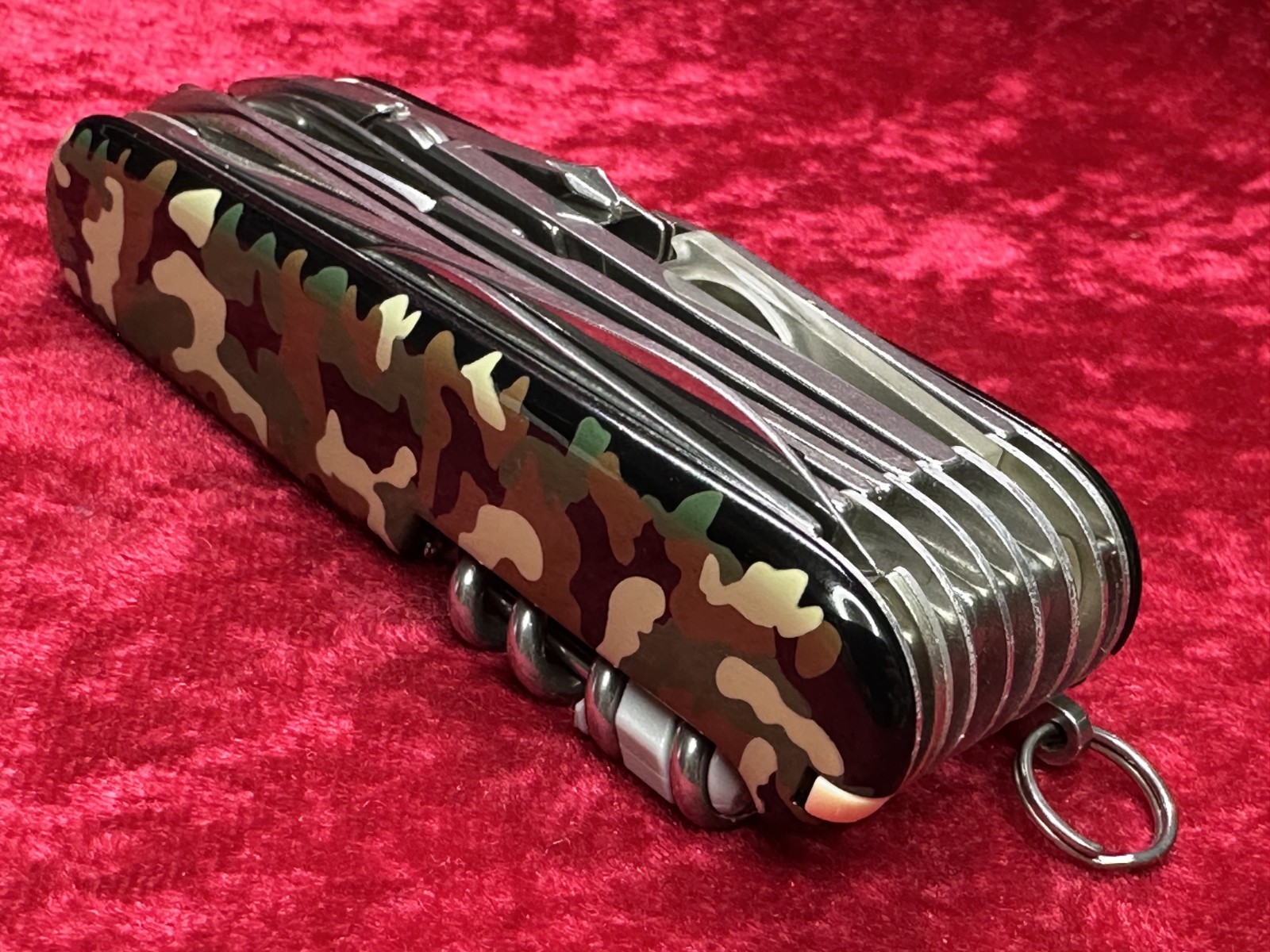 Victorinox SwissChamp Green Camo Swiss Army Knife 91mm 21 Tool 8 Layer (690)
