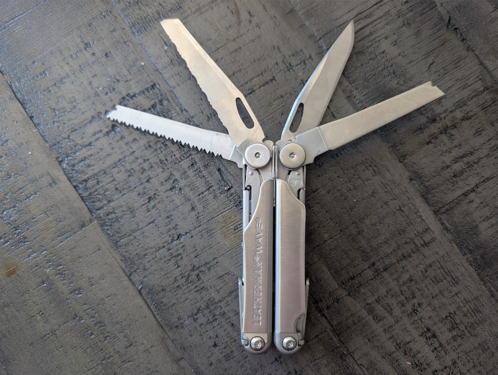 Leatherman Wave Silver Multi Tool Made in USA 18-in-1 Multitool