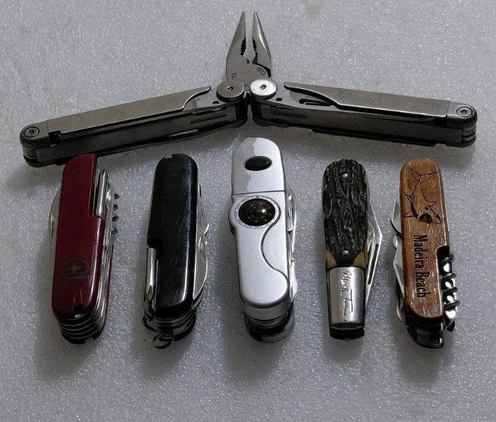 Pocket Multi Tool Assorted Lot Of 6 Pcs.Leatherman Wave ,Mark Twain Barlow More
