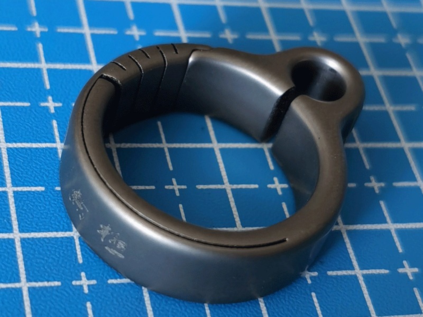 Frameless Safety Leisure Finger Ring Slingshots Titanium Shooting Catapult EDC