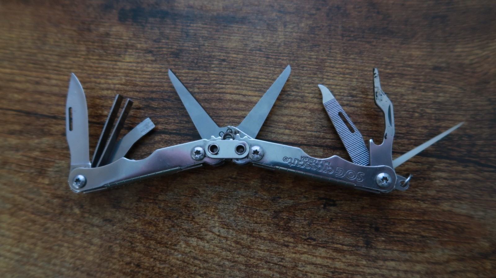 Sog Crosscut multi tool small