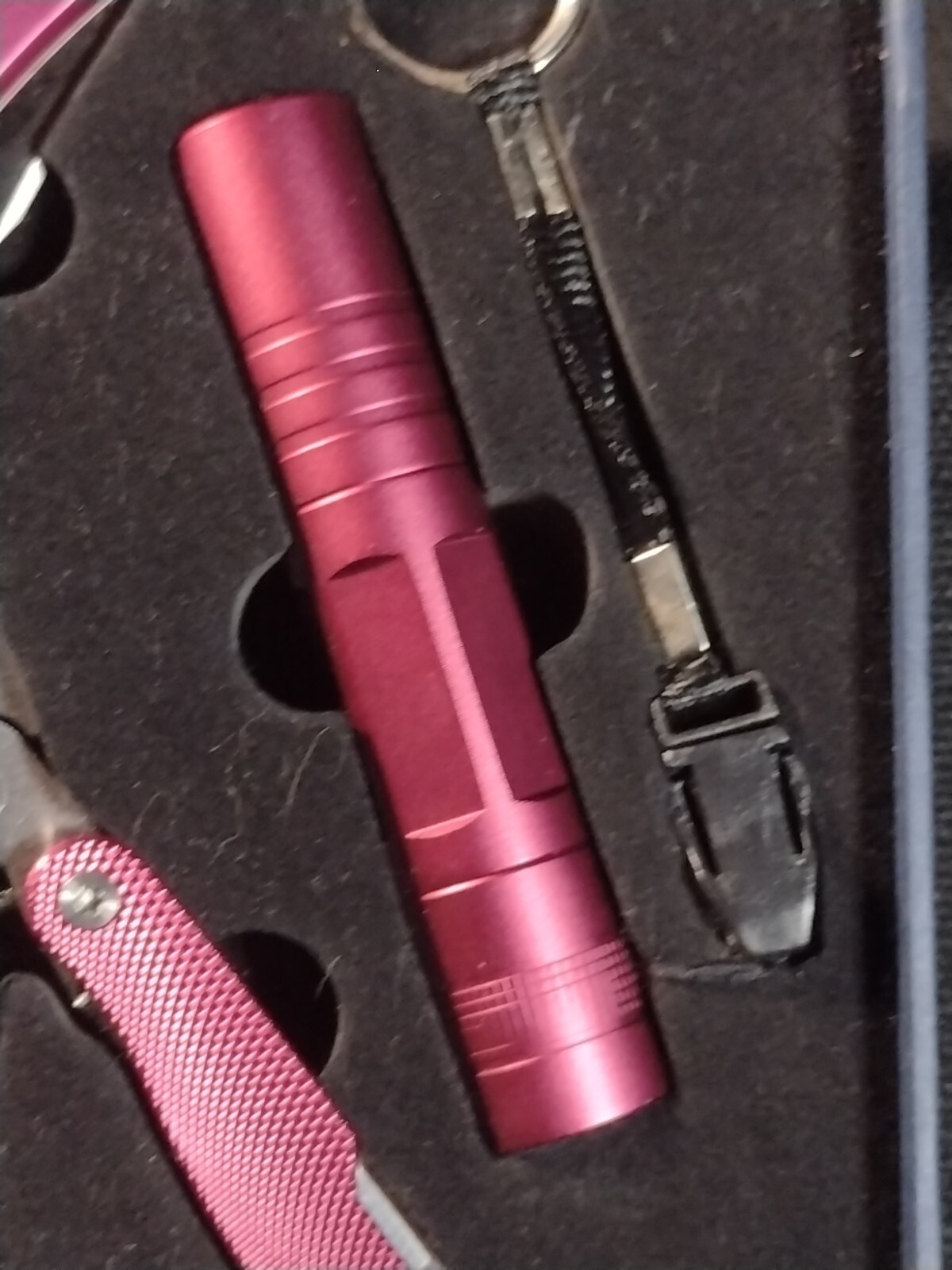 Pink Multi Tool Gift Kit With Flashlight And Knife!! – Vibrant pink – Old Stock!