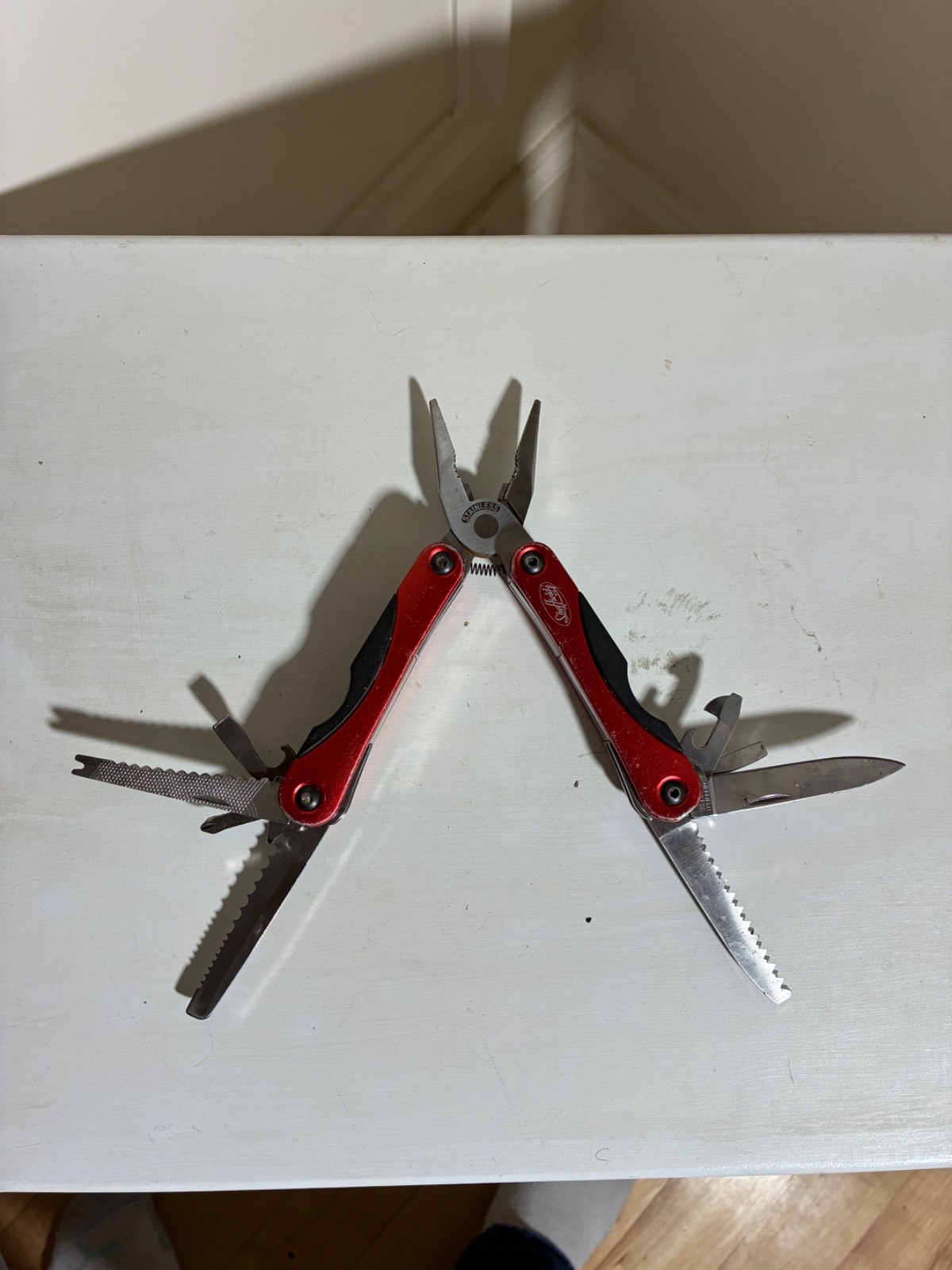Multitool – Pliers, Many Tools