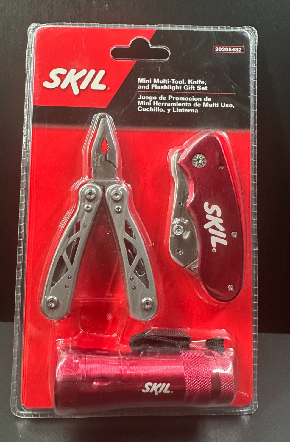 SKIL Mini Multi-Tool, Utility Knife, and Flashlight Gift Set #30205482