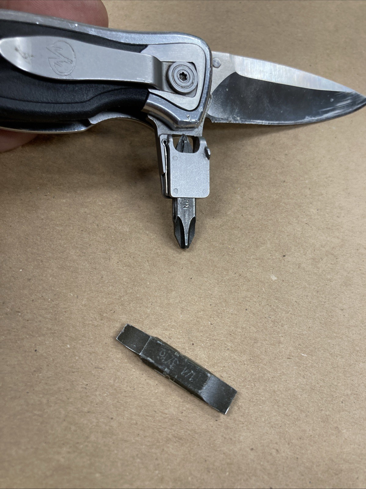 Leatherman K502X Multitool knife Folding Blade Screwdriver Bits Carabiner