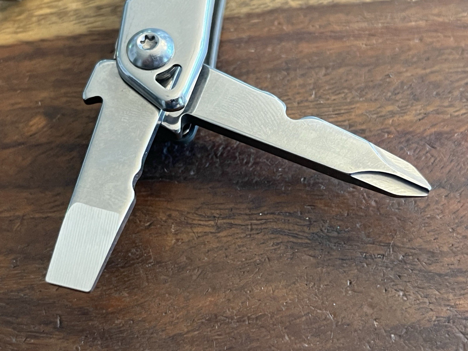 LEATHERMAN SIDEKICK® 14 Tool Stainless Steel Multi-Tool Green w/Nylon Sheath