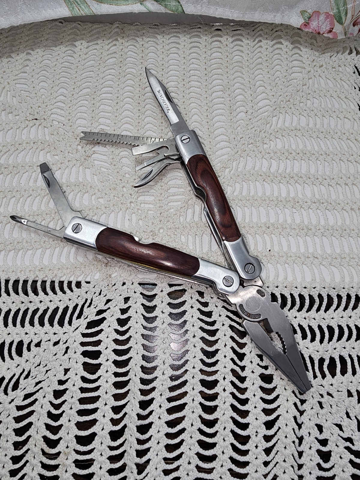 Winchester Trail Stainless Steel 2cr Multi-tool With Rich Wood Inlays 22 Tools