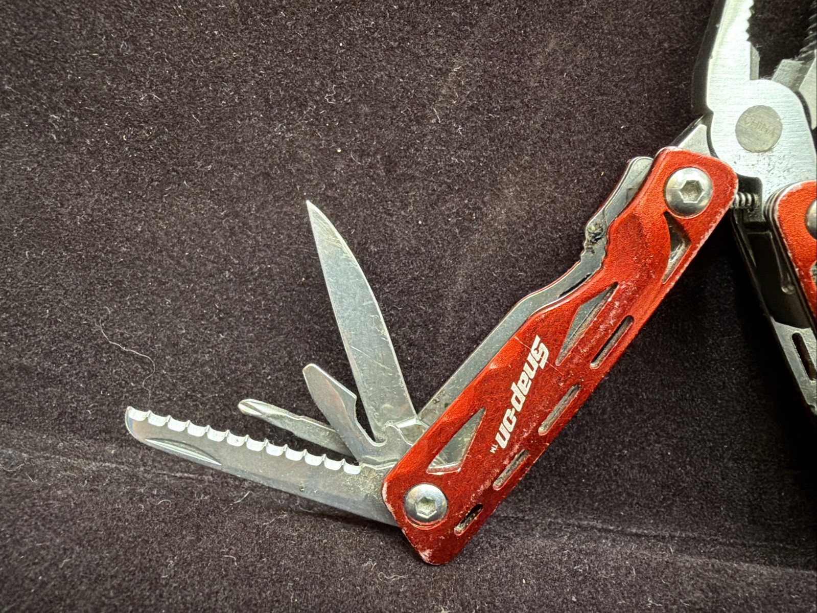 SNAP-ON Stainless Steel Red Easy Grip 9-in-1 Multi-Tool 2 3/4″
