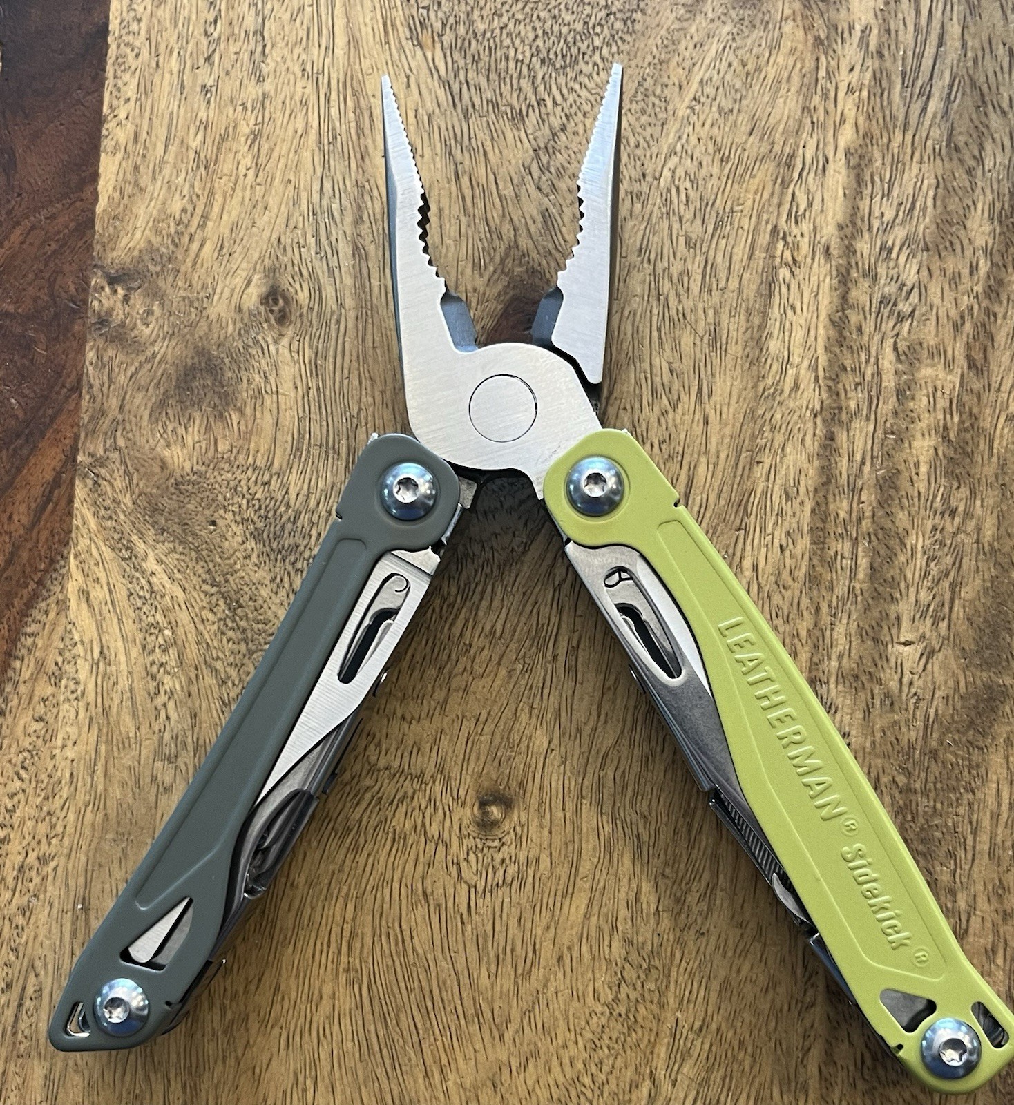 LEATHERMAN SIDEKICK® 14 Tool Stainless Steel Multi-Tool Green w/Nylon Sheath