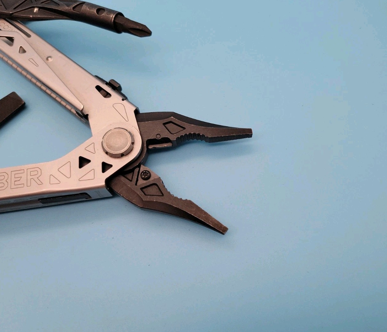 Gerber Center Drive Multi-Tool w/Sheath – Black/Silver – Pliers, Knife – USA