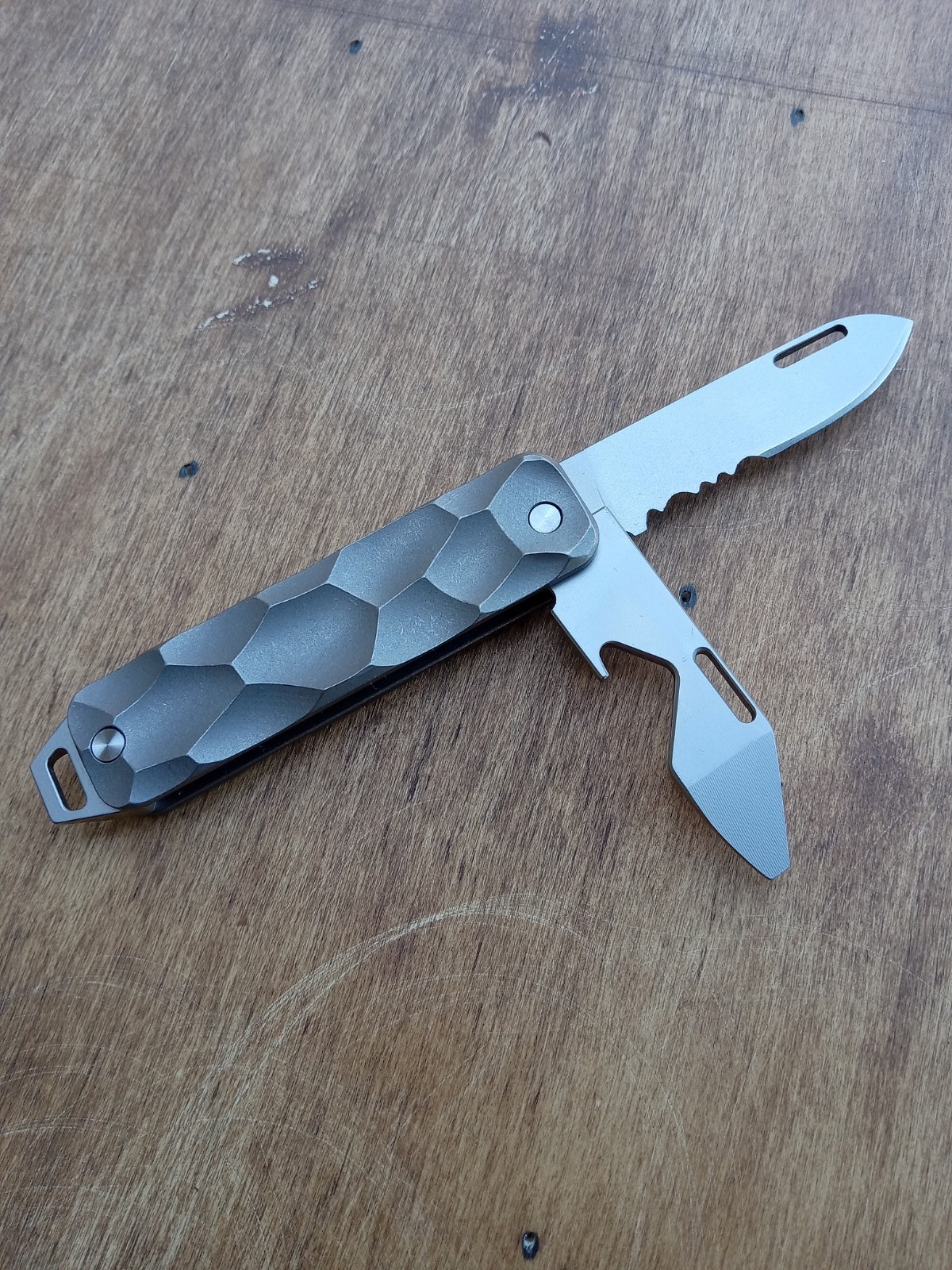 Ainhue AU001 Titanium MultiTool Utility Knife with Bottle Opener RARE Pockettool