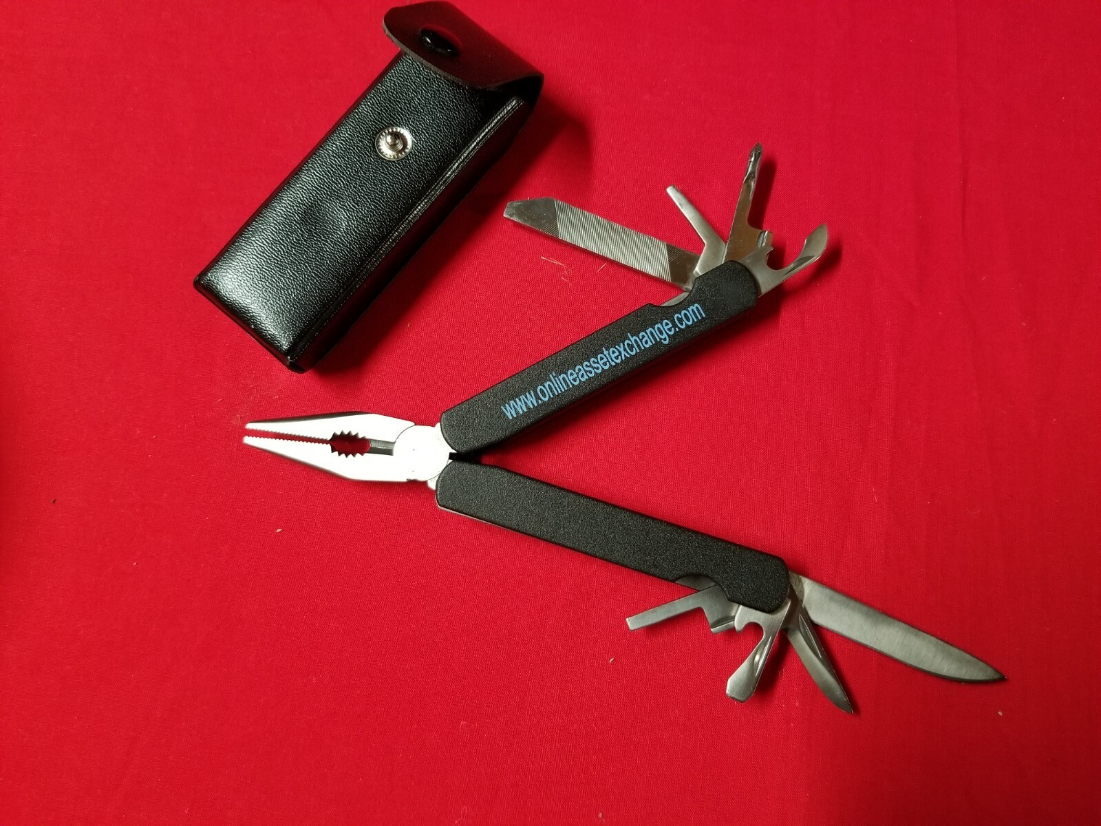 Multi-Tool 9 Function Knife, Screwdriver Tool.