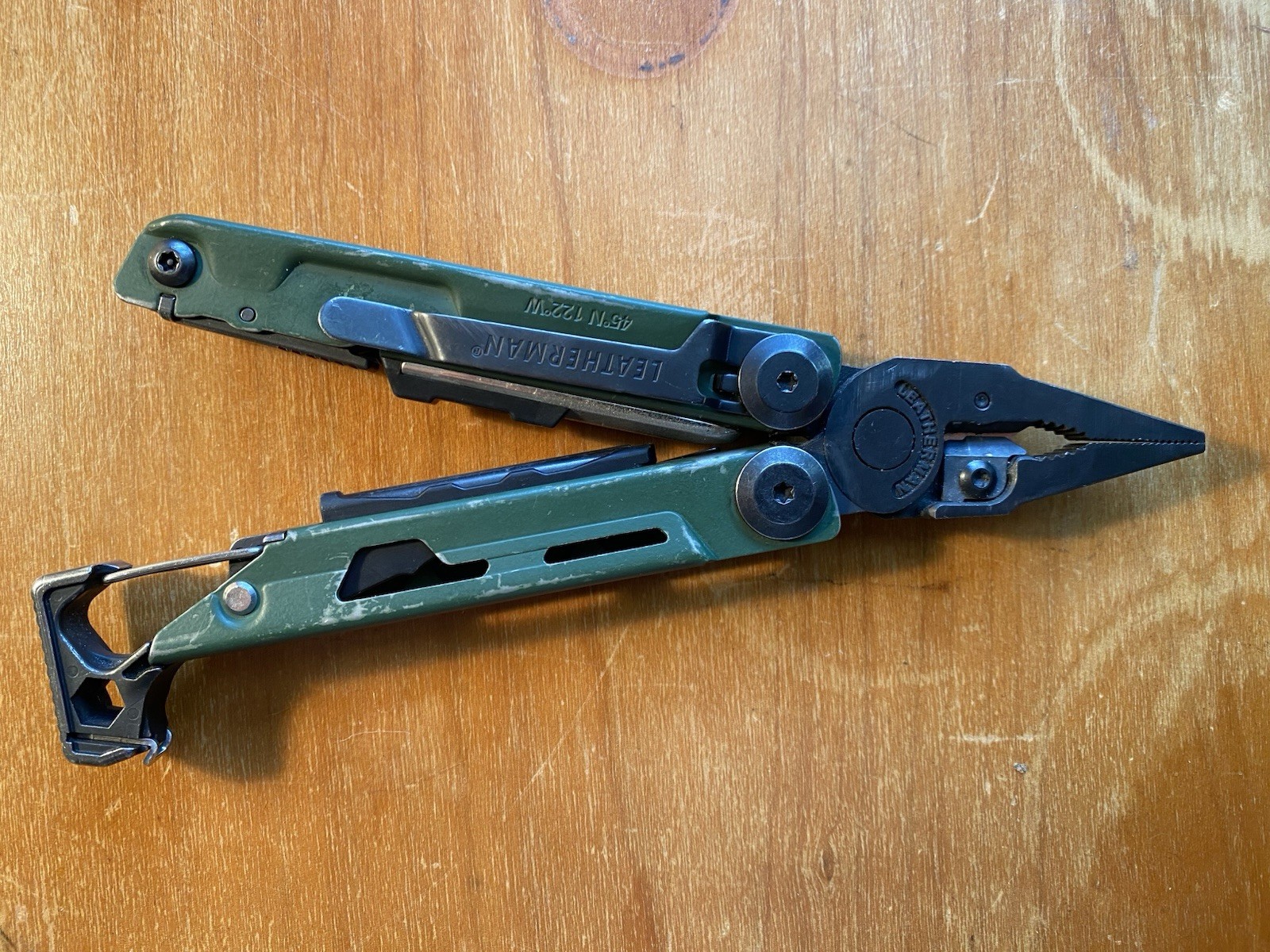 Leatherman Signal Topo Limited Edition Green Multi-Tool – Worn Blade, Works