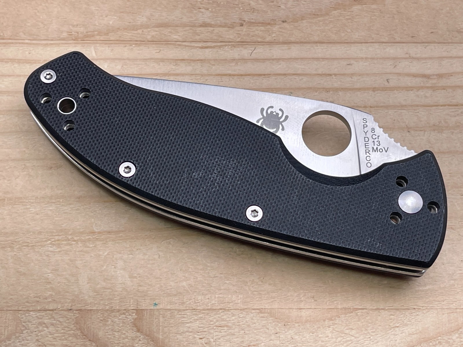 Spyderco Tenacious Folding Pocket Knife 8Cr13MoV Straight Edge Blade – Very Nice