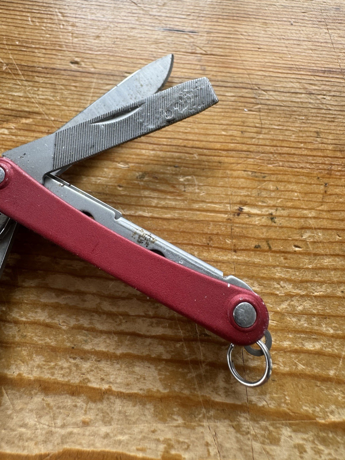 Leatherman SQUIRT PS4 Multi-Tool With Pliers Scissors Knife Red Discontinued