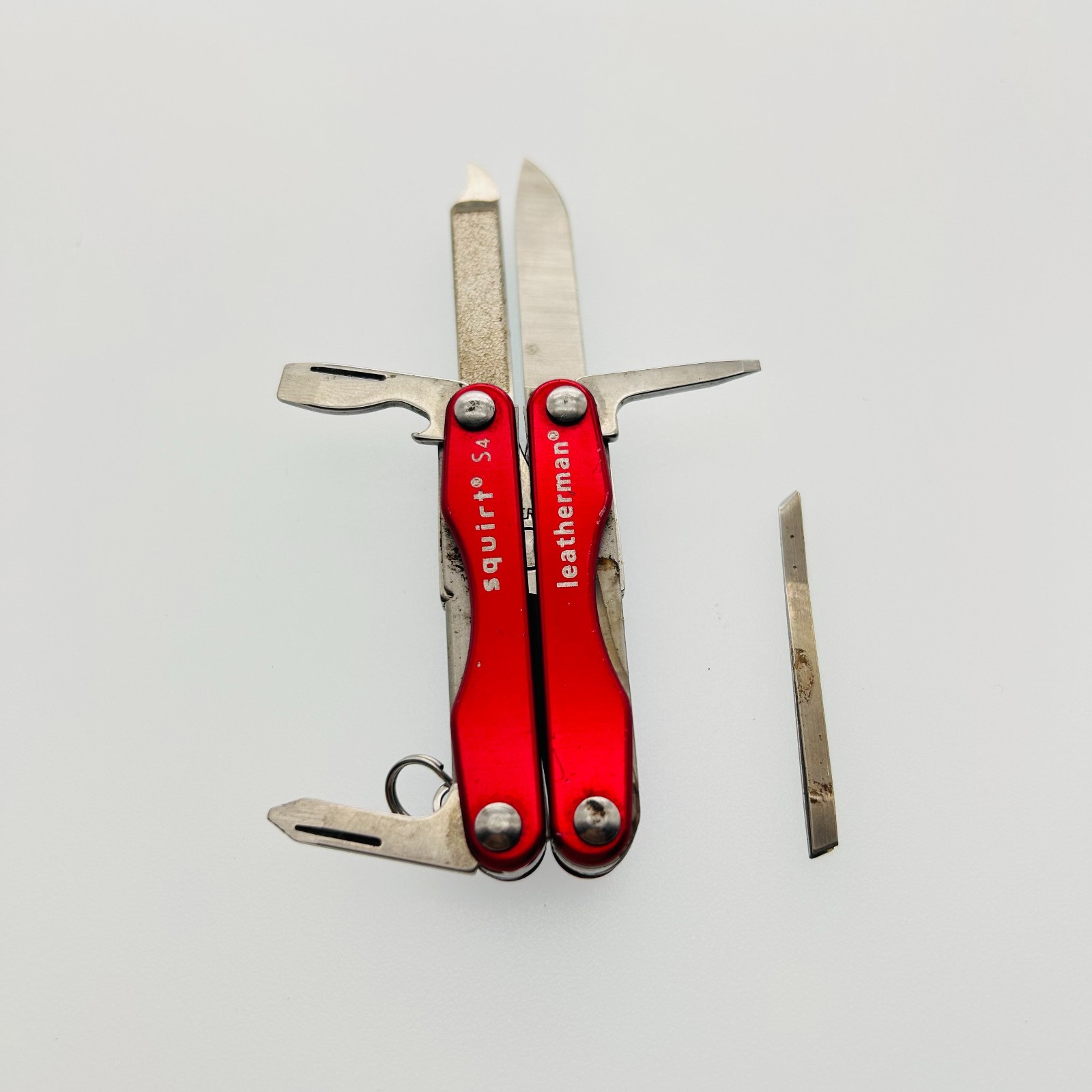 Leatherman Squirt S4 RED 8-in-1 Keychain Multi-Tool Discontinued (CODE6)