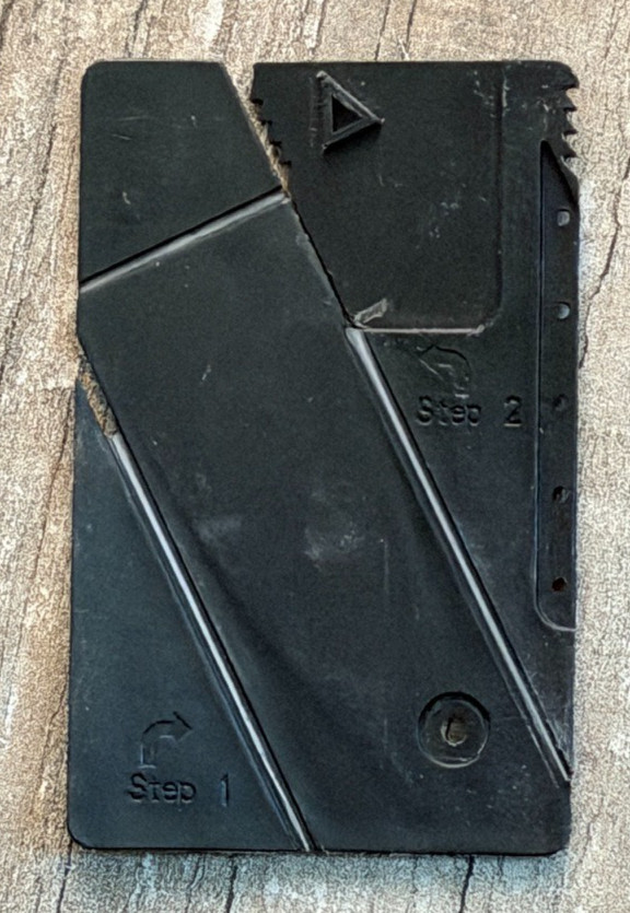 Credit Card Size Pocket Folding Knife by Urban Gear – Unused