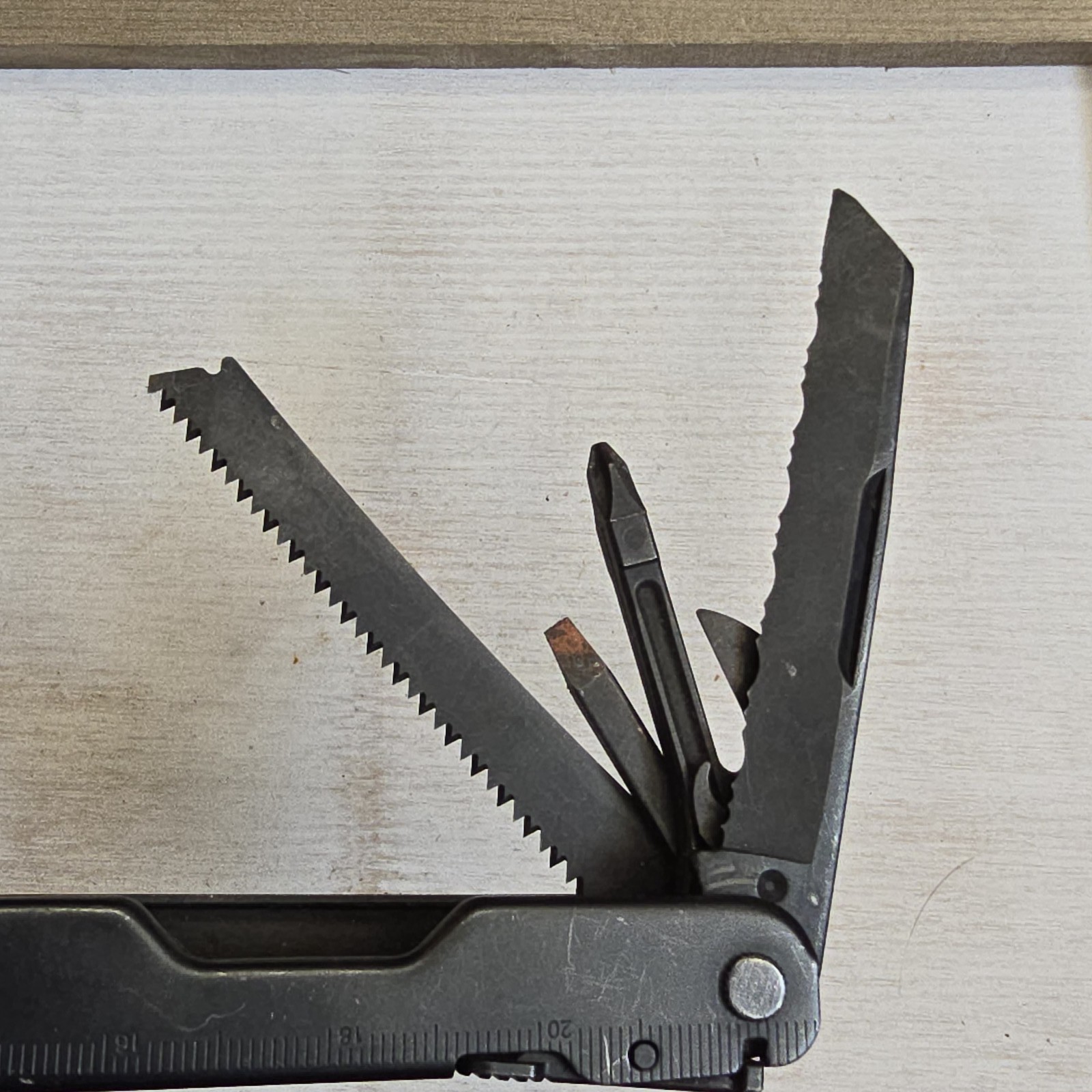 LEATHERMAN SUPER TOOL 300 MULTI TOOL PLIERS KNIFE SUPERTOOL 831106 BLACK OXIDE