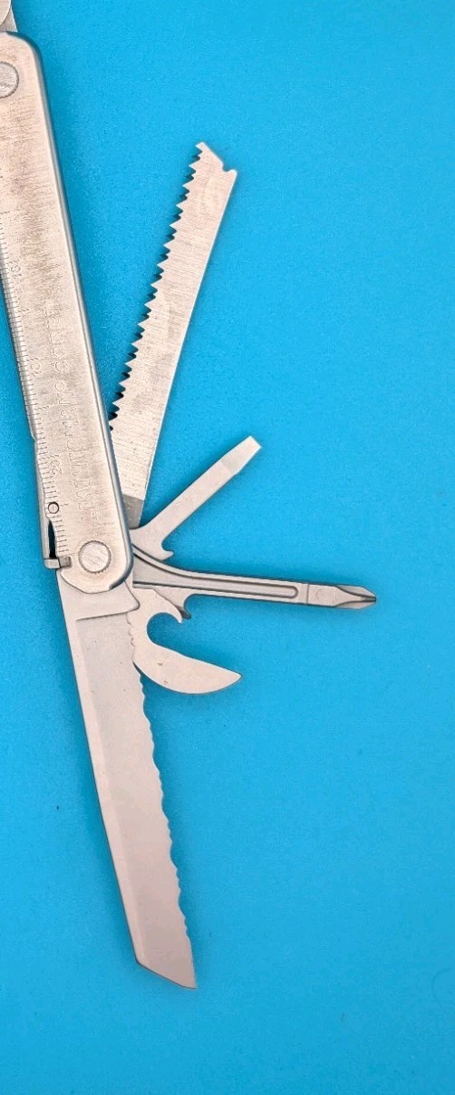 Leatherman Core Multi-Tool! FAST SHIPPING! WITH SHEATH!
