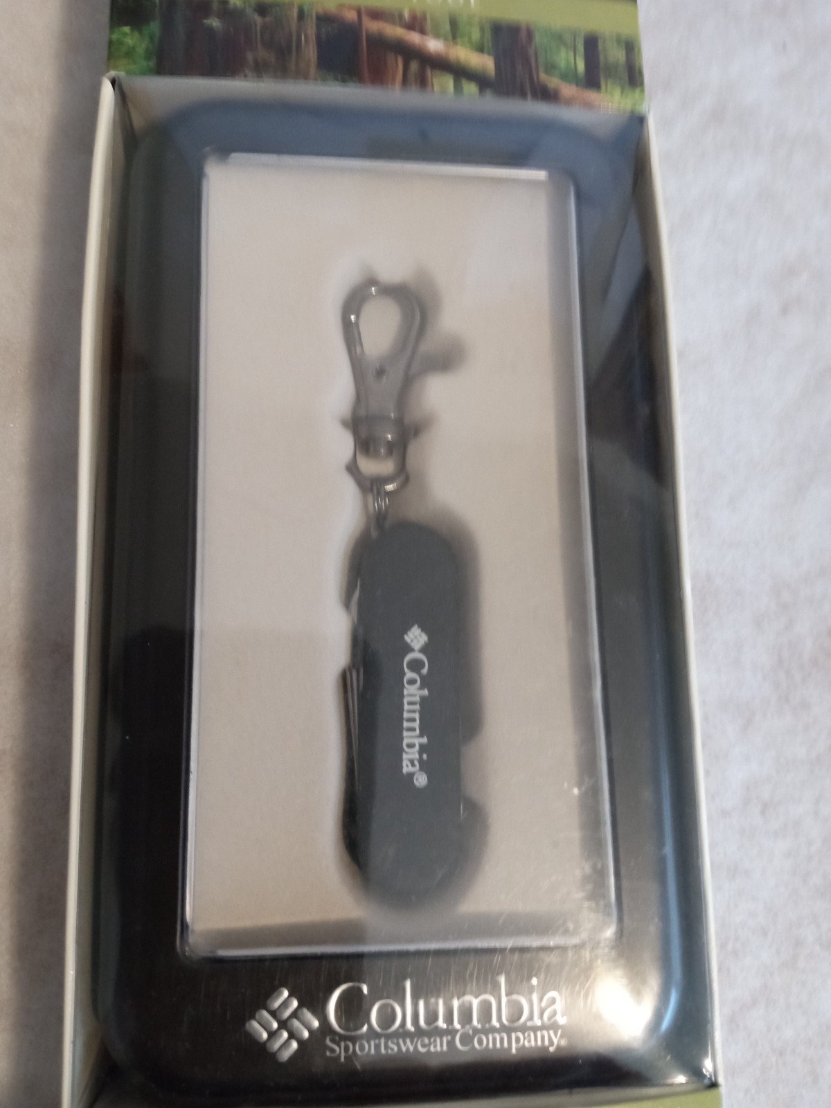 Columbia Multi-Function Pocket Tool- Knife – Scissors – LED Flash-Light NEW – 6