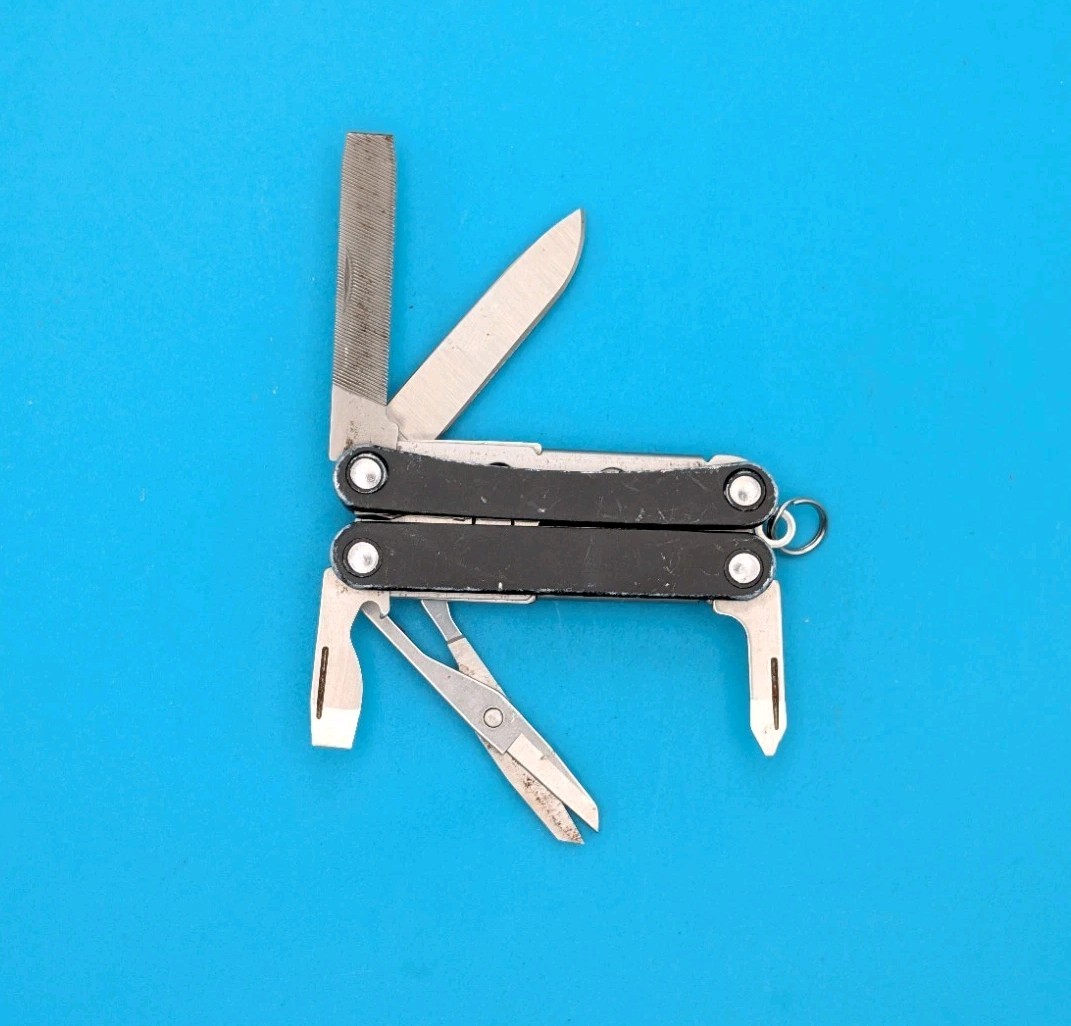 Leatherman SQUIRT PS4 Multi-Tool! BLACK! *broken scissors spring*