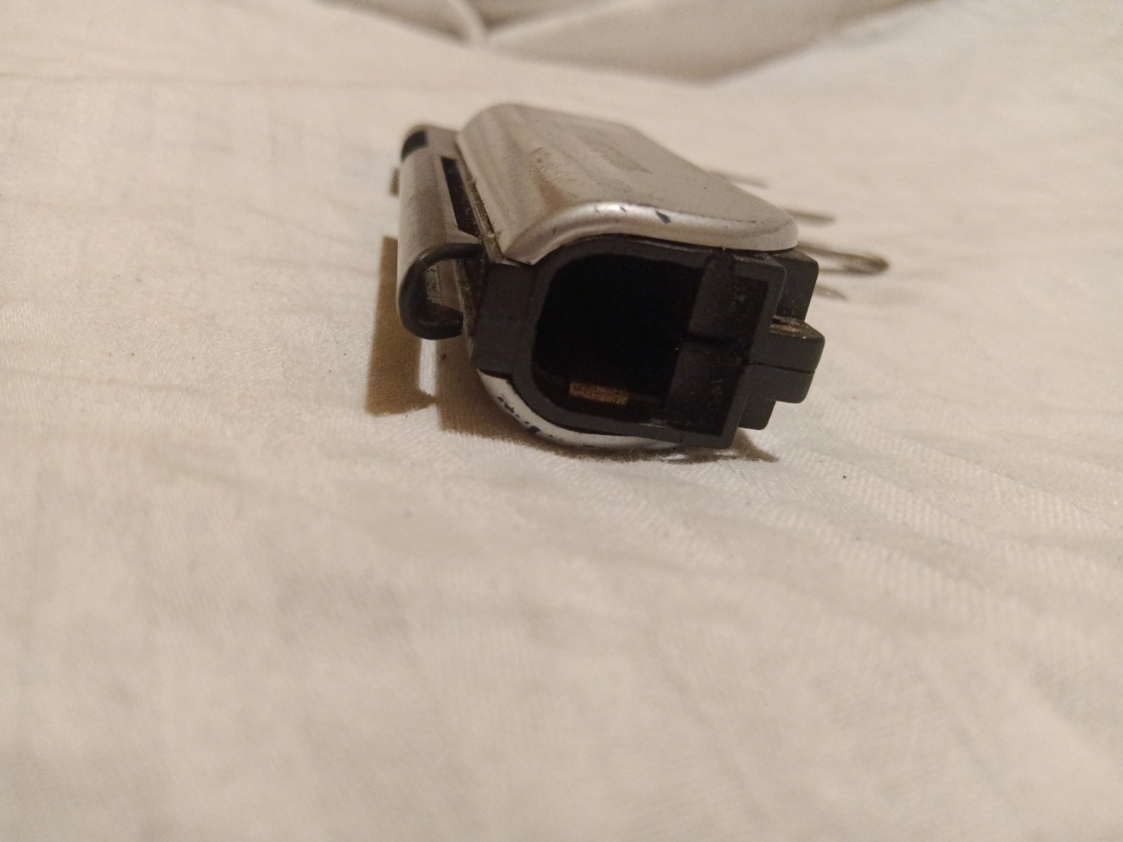 multi-tool with flashlight the battery is not included