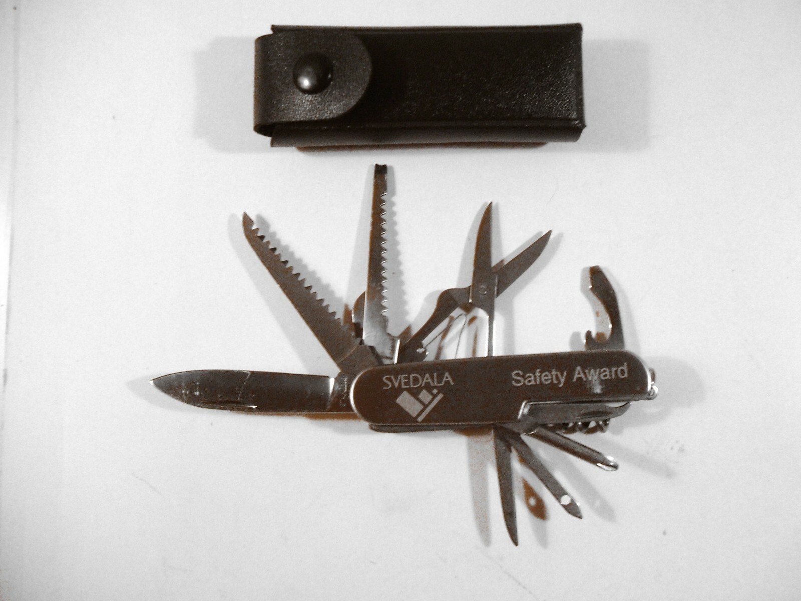 STANSPORT 11 FUNCTION MULTI-TOOL WITH SNAP CLOSE CASE