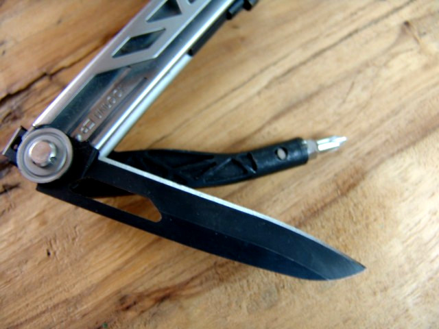 GERBER-CENTER DRIVE-MULTI PLIER-w/GERBER DIME-GERBER CASE-STAINLESS & BLK-EXCLNT