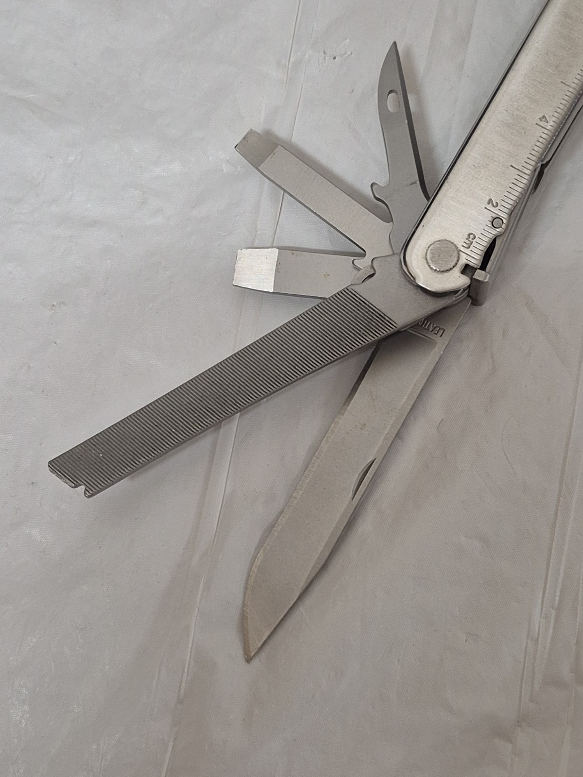 Leatherman Core Multi-Tool Stainless Steel Knife Pliers J11