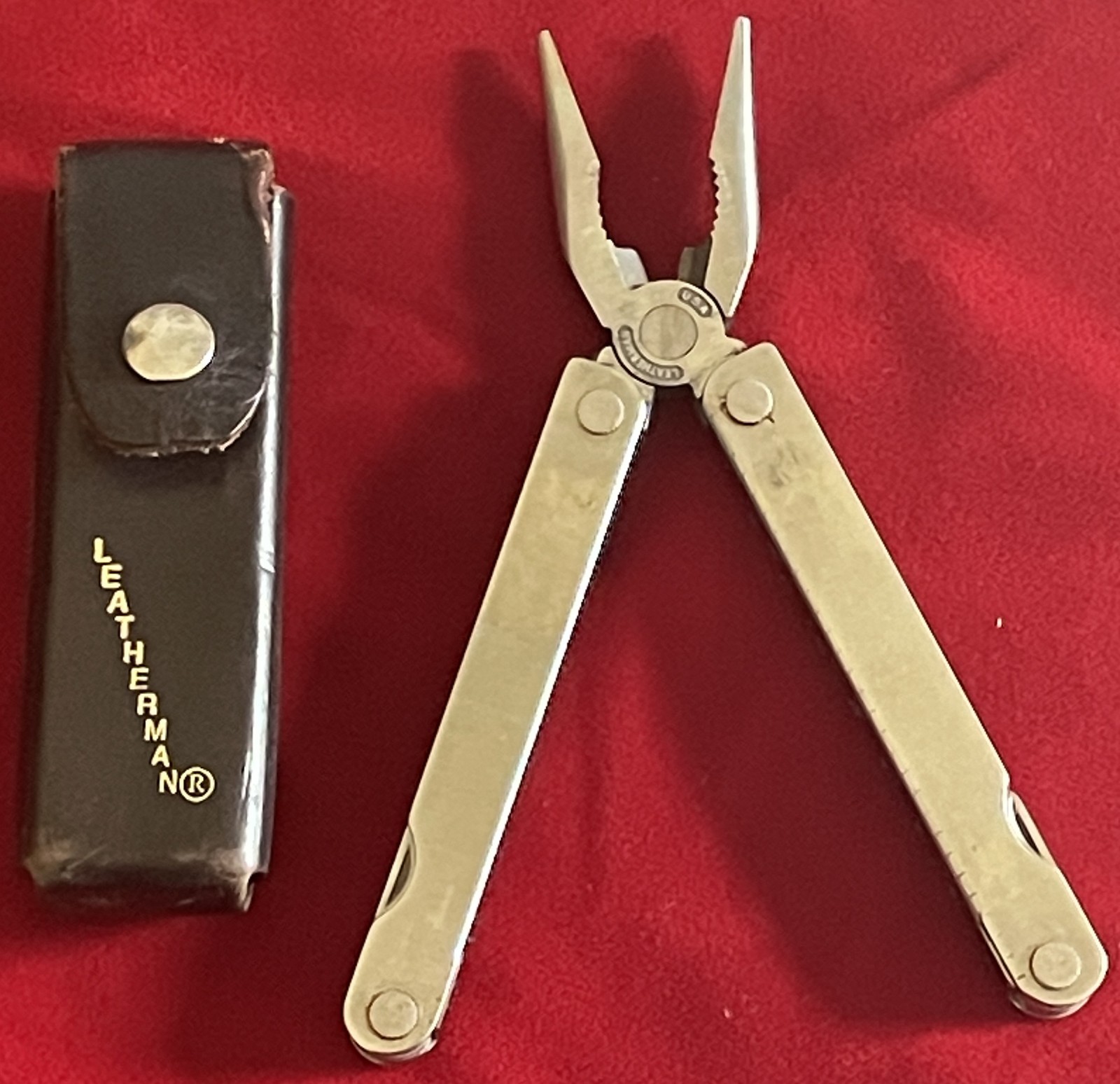 The Original Leatherman Multi Tool with sheath – #1325473 – Classic Collectable!