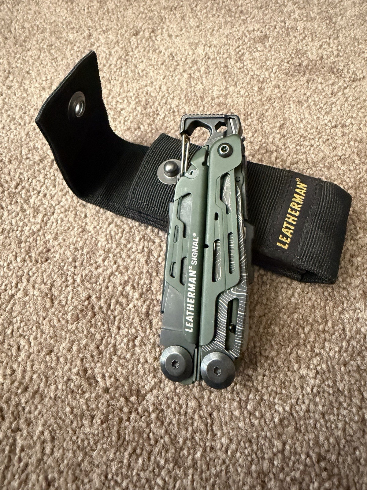 Leatherman Signal 19-in-1 Multi-Tool Forest green And black. New, Never Used.
