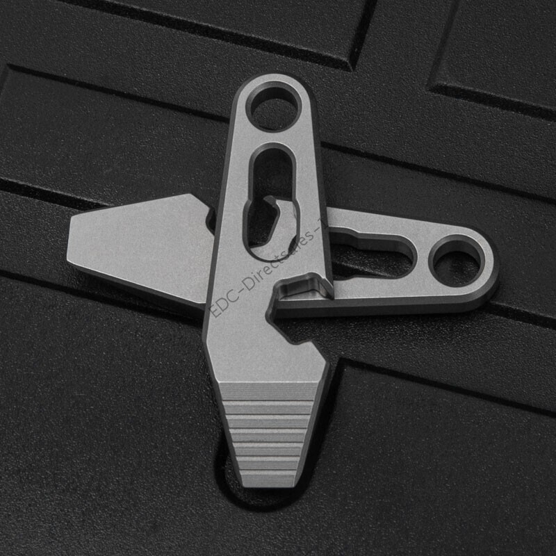 Hot EDC Mini Titanium Alloy Keychain Multi Tools Pry Bar Crowbar Opener Cutter