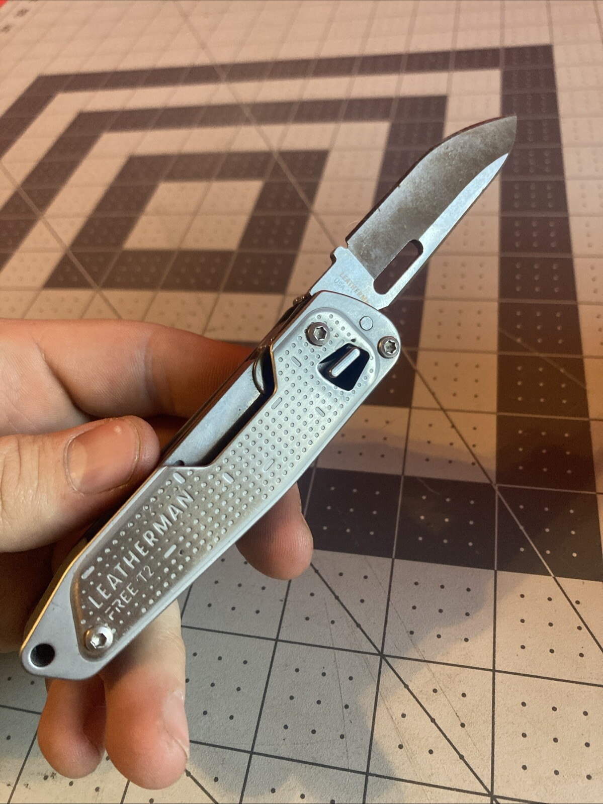 Leatherman FREE T2 Multi-Tool Pocket Knife USA