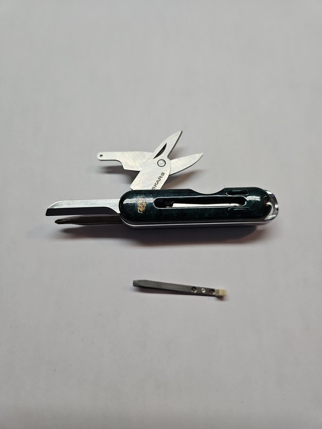 Gerber Fiskars Folding KeychainMulti-Tool Knife Tweezers Scissors Phillips Flat