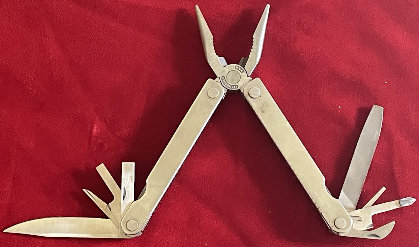 The Original Leatherman Multi Tool with sheath – #1325473 – Classic Collectable!