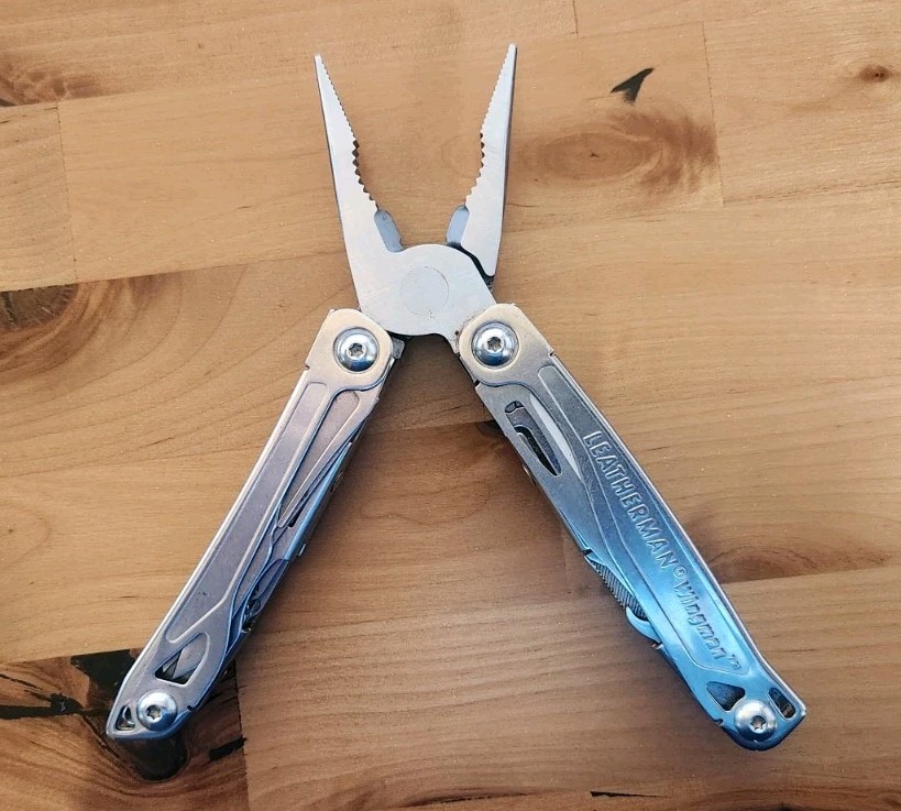Leatherman Wingman Multi Tool Scissors Knife Pliers Screwdrivers Blade – QTY 1