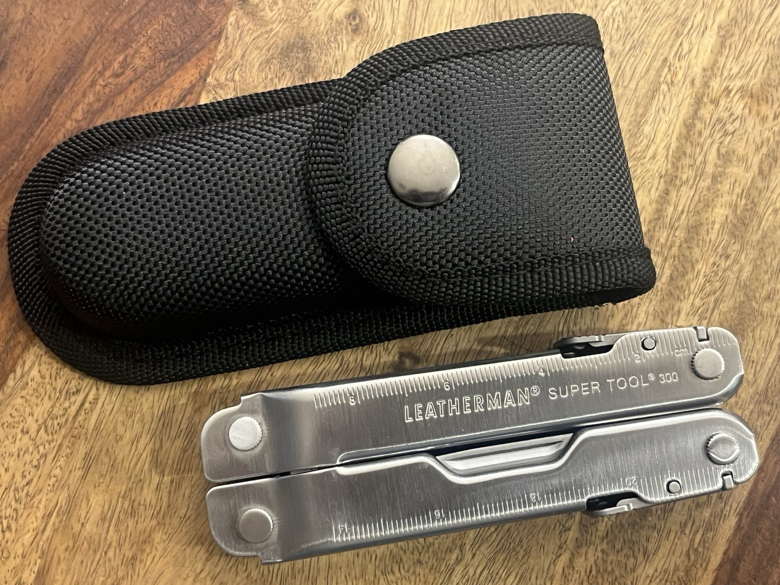 Leatherman Super Tool 300 Multitool SUPER NICE!! w/Beautiful Sheath