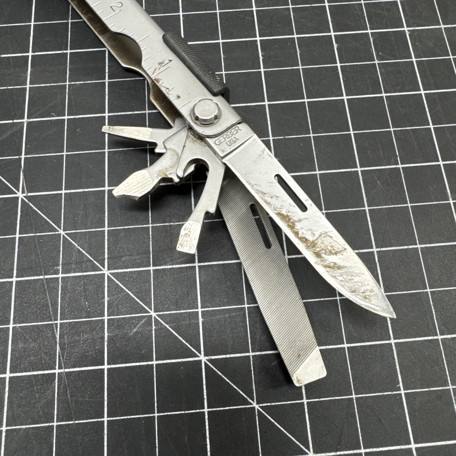 Gerber USA MP 600 Multi-Plier MultiTool Multiplier W/ Sheath D