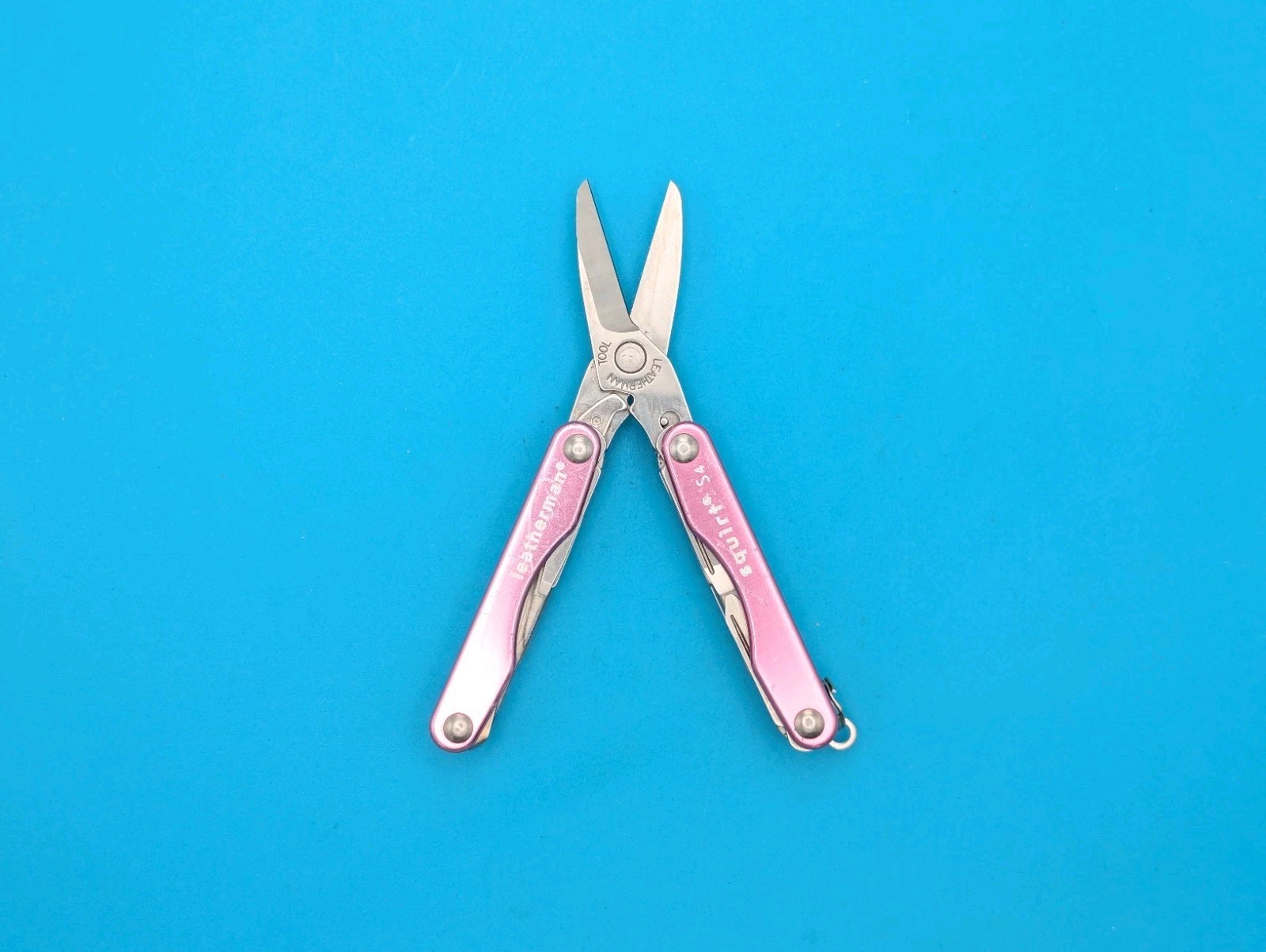 Leatherman “Squirt S4” Stainless Steel Multi Tool – PINK!