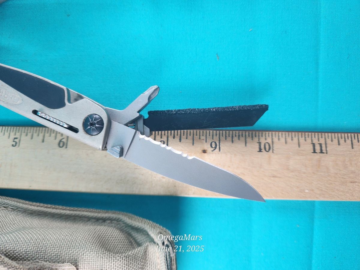 Gerber Legend MP 800 #L8 Light usage on pliers.