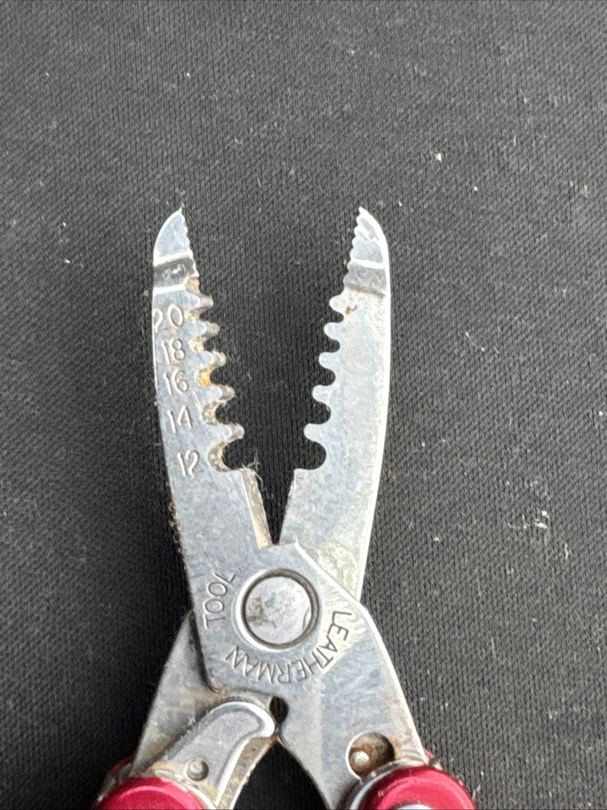 Leatherman Squirt E4 Multi-Tool w/Wire Strippers Radioshack 34212