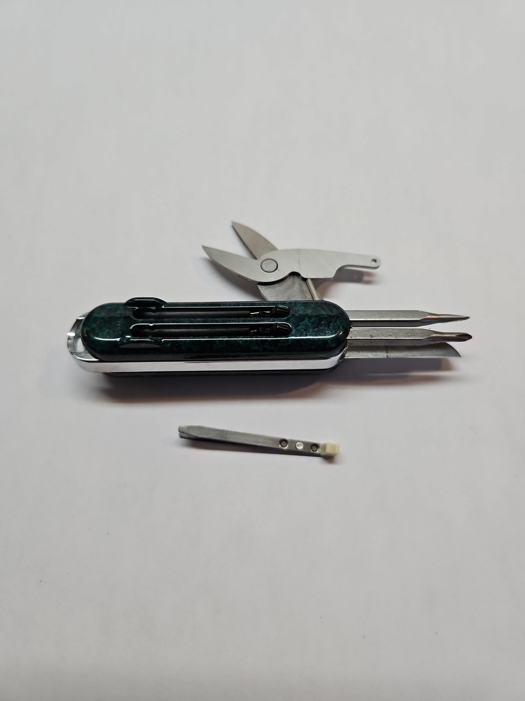 Gerber Fiskars Folding KeychainMulti-Tool Knife Tweezers Scissors Phillips Flat