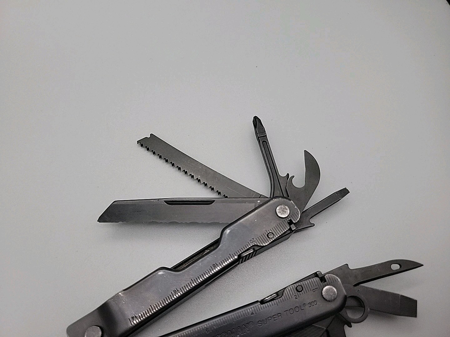 Leatherman Super Tool 300 Multi-Tool – Dated 0716 – LOGO Lee, Ryan / Stay Sharp