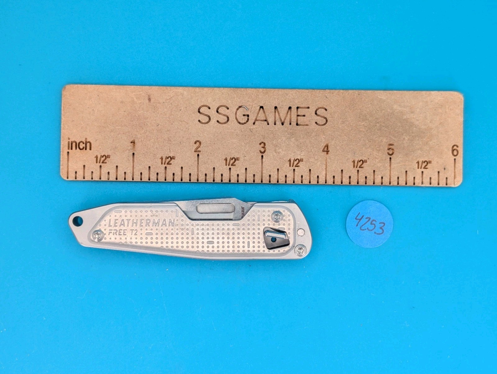 Leatherman FREE T2 Pocket Knife Multi-Tool! *WILEY COCK LODGE*