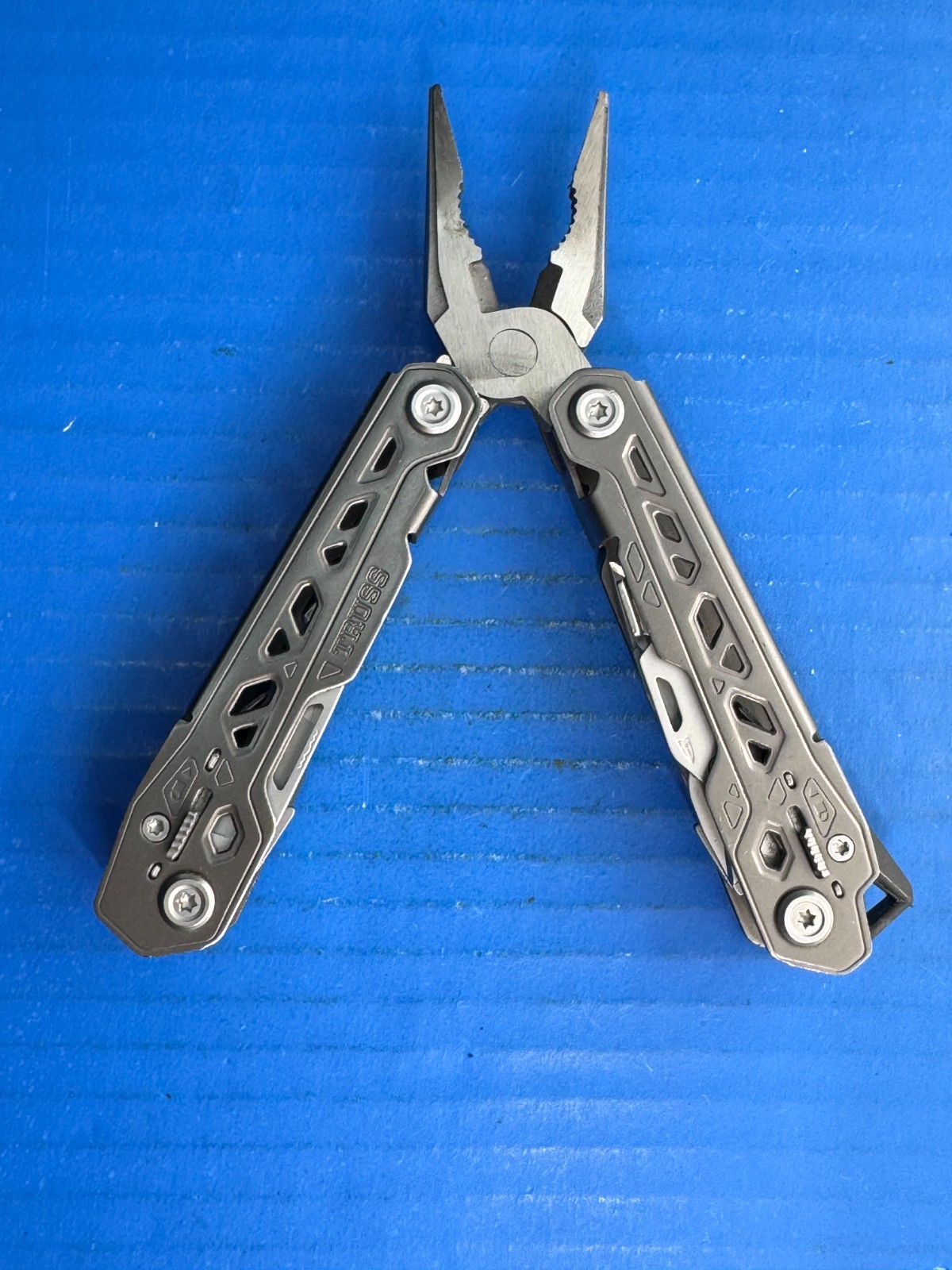 Gerber Truss Multi-Tool 17 Tools Sheath Screwdriver Saw Glass Breaker Pliers