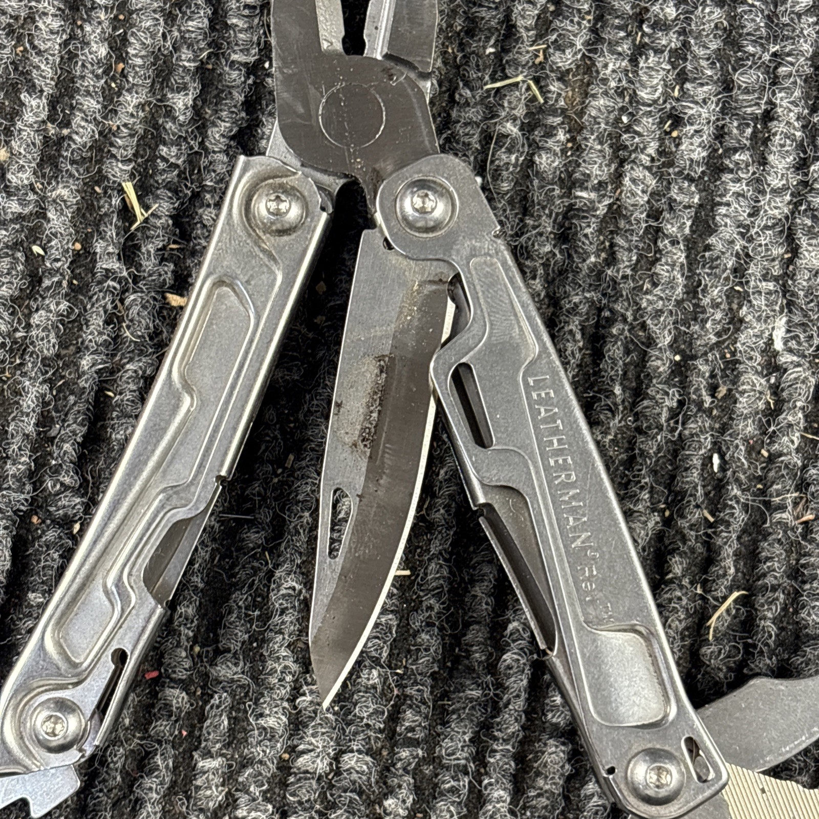 Leatherman Rev 3.8″ Multi-Tool, Stainless! USED (048)
