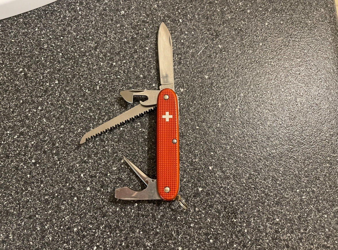Victorionox Old Cross Farmer Alox – Red – Slipjoint