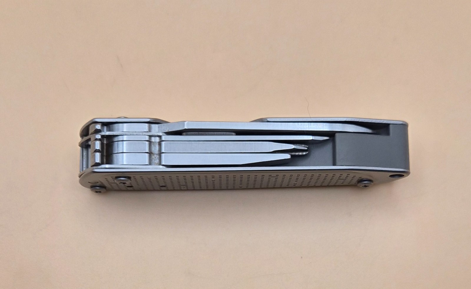 Leatherman Free T2 Multi-tool – Good Condition