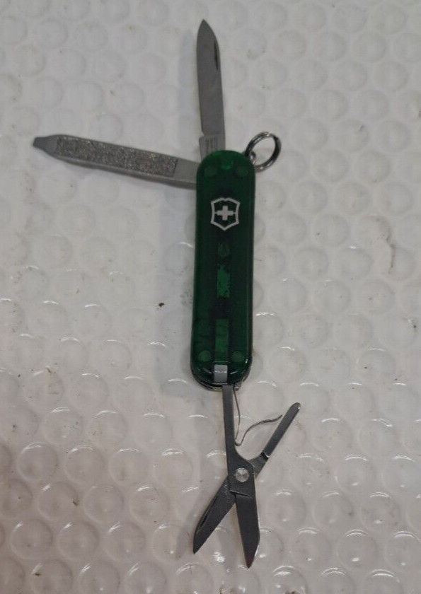 VICTORINOX CLASSIC SD 58MM SWISS ARMY KNIFE POCKET KEYCHAIN TRANSLUCENT green