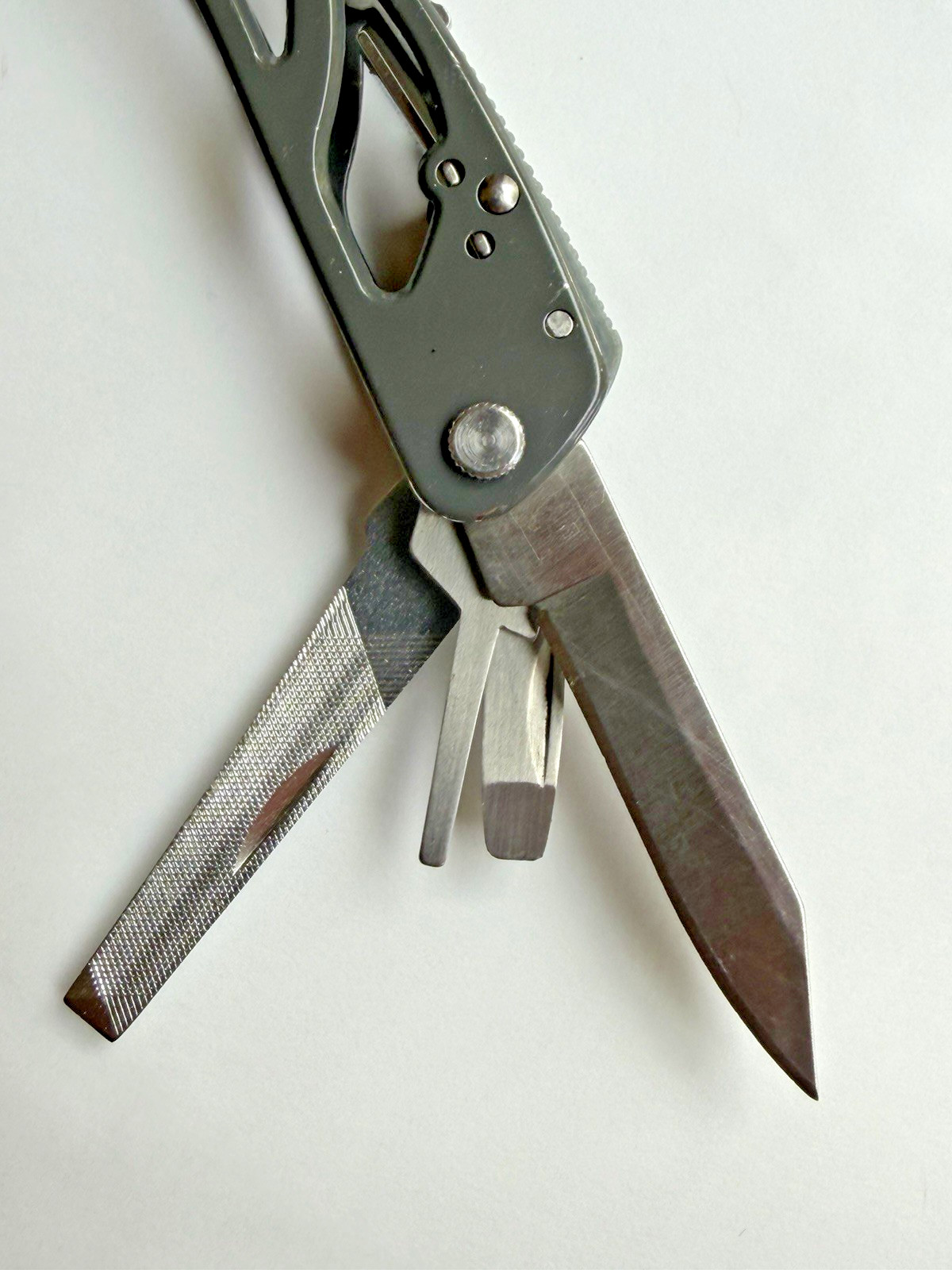 PACIFIC TRAIL Multi-Tool Pocket Knife 14-in-1 Camping Hiking Outdoors Non-Slip